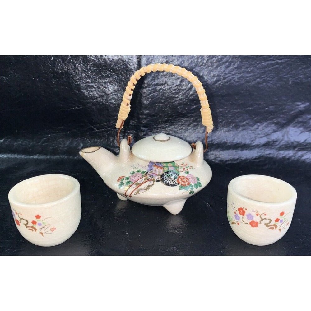Vintage Asian Japanese Miniature Set Of JAPAN Mini TEAPOT & 2 CUPS Rickshaw Cart